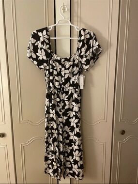 Luxology Black and White Floral Square-Neck Jumpsuit with Puff Sleeves